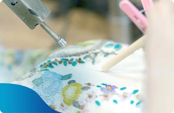 写真：しみ抜きの様子